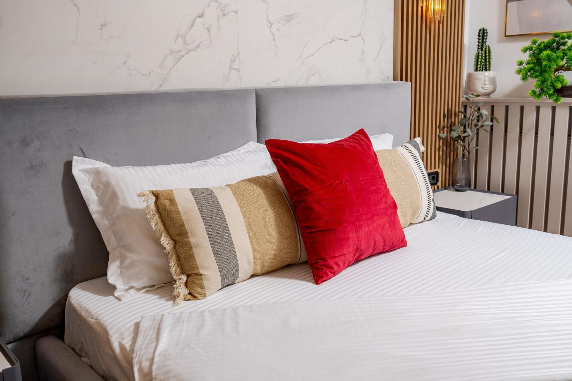 Romana Vibe Elegance In The Heart Of The City Bucareste Exterior foto