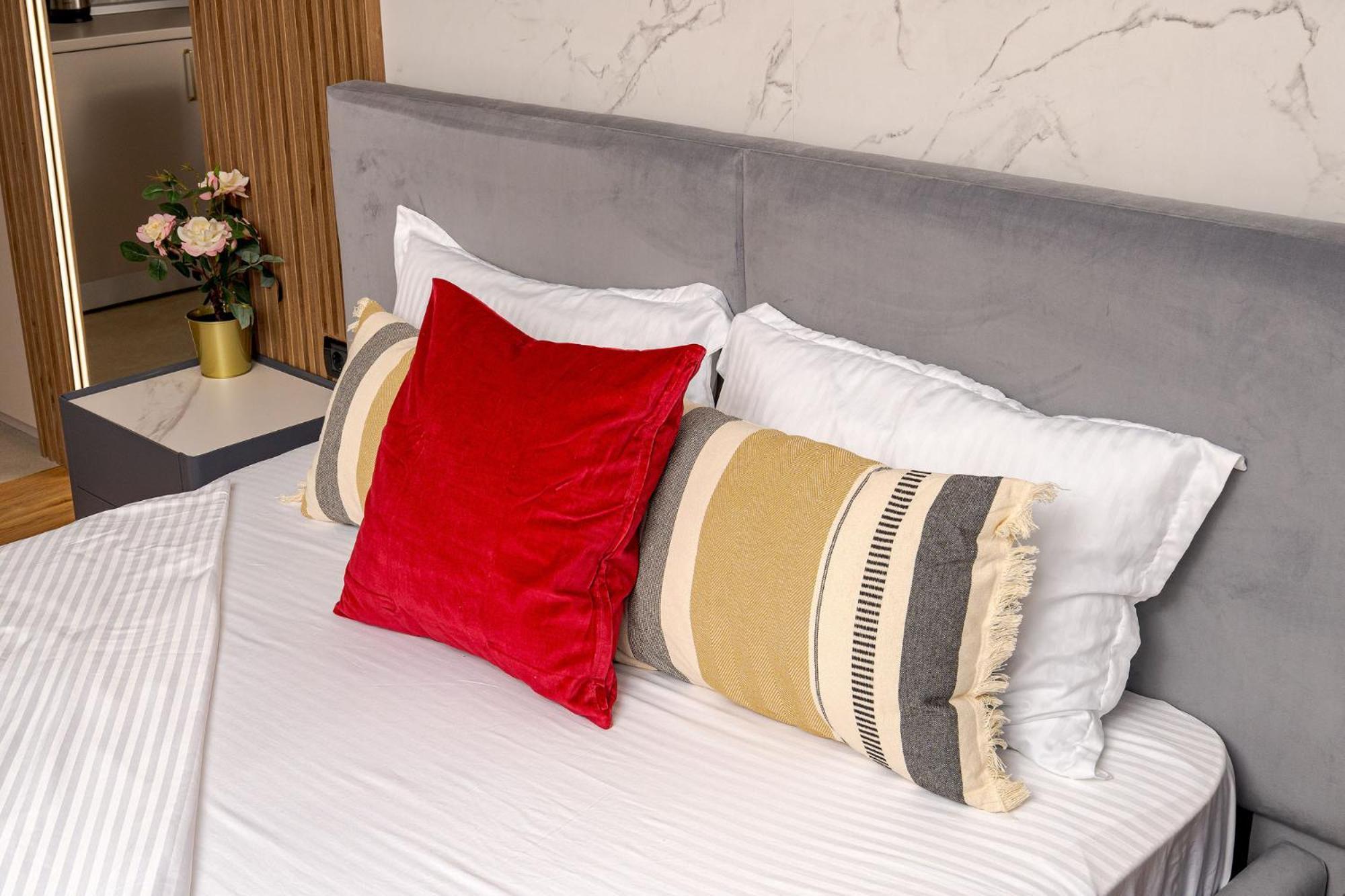 Romana Vibe Elegance In The Heart Of The City Bucareste Exterior foto